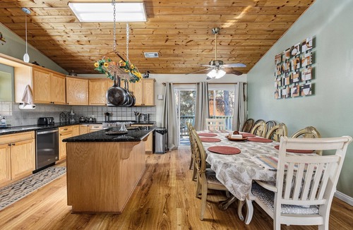 Frazier Park Cabin | Bear Necessities: Retreat at Roaming Bear Lodge