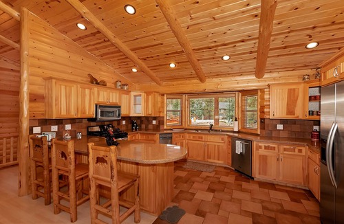 Castle Glen Estates Cabin | Bear Pause By Destination Big Bear: Castle Glen Estates Log Cabin Home! PET FRIENDLY! Fully Fenced! Pool Table! HOT TUB! Boarders Eagle Preserve!