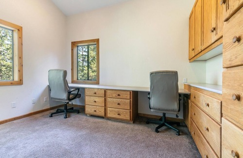 Truckee House | Bearfoot Lodge- Spacious 5 BR in Tahoe Donner- Pet Friendly- Gym and Pool Access