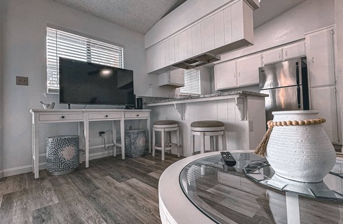 Pumpkin Center Condo | Beautiful 1 Bed 1 Bath Cozy Condo