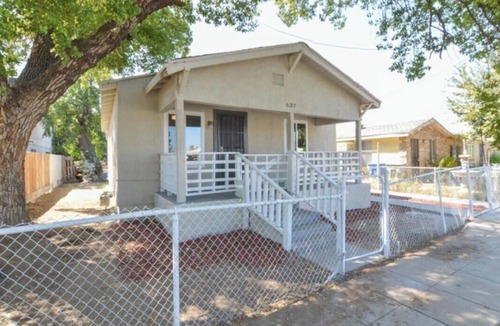 Roosevelt House | Beautiful 2-bedrooms house in a peaceful Fresno neighborhood.