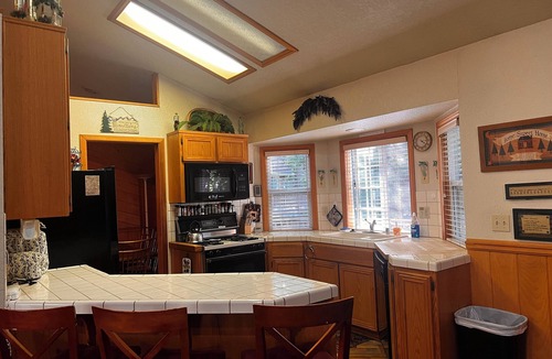 Cedar Glen Cabin | Beautiful 3-bedroom cabin in Lake Arrowhead perfect for relaxing getaways!