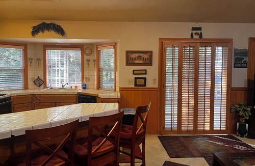 Cedar Glen Cabin | Beautiful 3-bedroom cabin in Lake Arrowhead perfect for relaxing getaways!