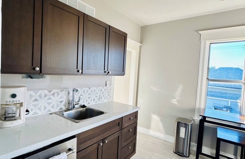 Prescott Condo | Beautiful 3-bedroom condo one block to BART, one stop to SF