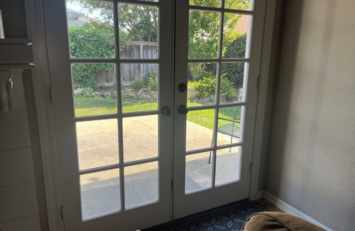 Raisin House | Beautiful 3-bedroom house with WiFi and AC in peaceful neighborhood