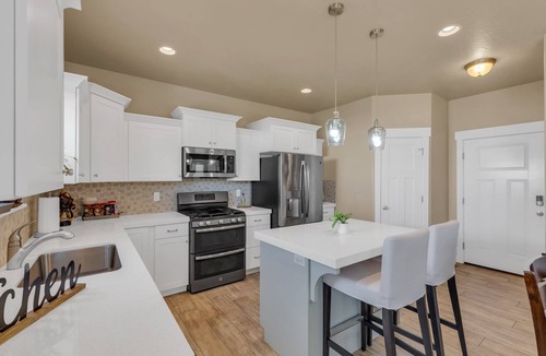 Vineyard House | Beautiful 4bed, 3 bath-OREM home by UVU, BYU and Provo Canyon