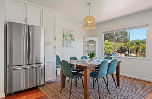 Toro Canyon House | Beautiful Bella Luna, near the beach, Sleeps 8 with Jacuzzi and Firepit!