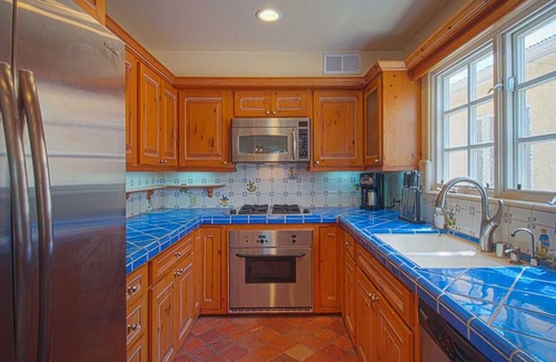 Balboa Peninsula Condo | Beautiful, bright and charming 3-story townhouse on an amazing street in Newport!