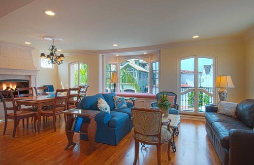 Balboa Peninsula Condo | Beautiful, bright and charming 3-story townhouse on an amazing street in Newport!