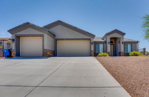 Sunridge Estates House | Beautiful Bullhead City Home Rental w/Yard!