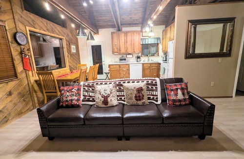 Arnold Ski Chalet | Beautiful Cabin Nestled in Trees (Dogs welcome)