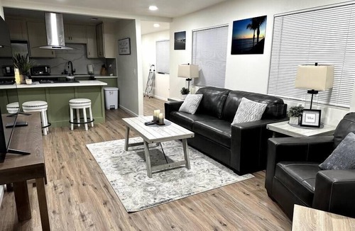 Lemoore House | Beautiful. Comfortable. Clean.