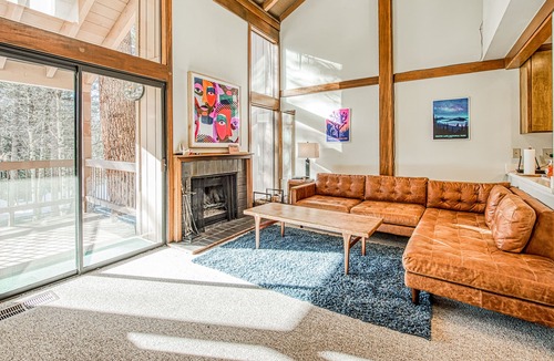 Lakeshore Condo | Beautiful Condo with Shared Pool, Hot Tub, & Free WiFi