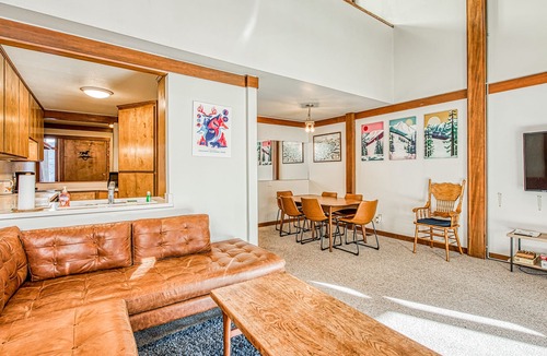 Lakeshore Condo | Beautiful Condo with Shared Pool, Hot Tub, & Free WiFi