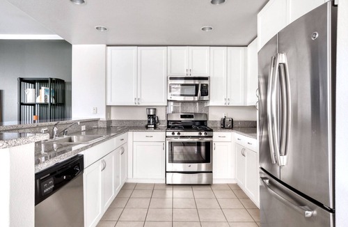 Central San Mateo Apartment | Beautiful Fremont 1BR w/W/D, Gym & Pool, nr Tesla, by Blueground