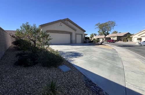 Desert Palms House | Beautiful Gated, 3 bed 2 bath! Golf 45 holes, Tennis, Pickleball & more!