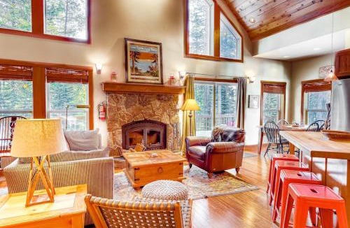 Serene Lakes House | Beautiful getaway with two fireplaces covered deck washer&dryer