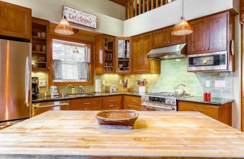 Serene Lakes House | Beautiful getaway with two fireplaces covered deck washer&dryer
