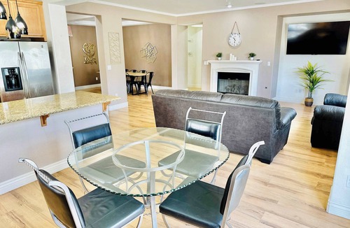 Reno House | Beautiful Haven/Sleeps 16