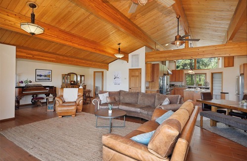 Lakehead House | Beautiful Home Above Lake Shasta 30 nights minimum