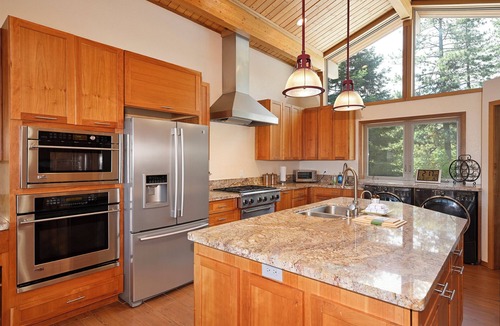 Lakehead House | Beautiful Home Above Lake Shasta 30 nights minimum