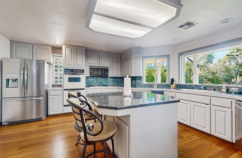 Coarsegold House | Beautiful Home on 2 Acres w/Expansive Deck, & A/C