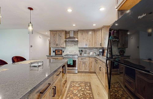 South Lake Tahoe House | Beautiful home with private hot tub, gazebo, and gas fireplace