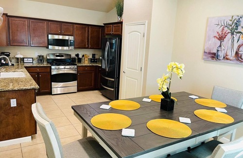 Fresno House | Beautiful home W/Pool, Spa, Fire pit & Outdoor grill.