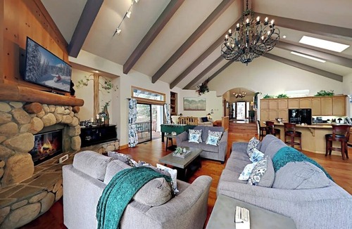 Cedar Glen House | Beautiful home W/Lake Access, Decks, Fire pit, Papoose Lake views, & EV Charger