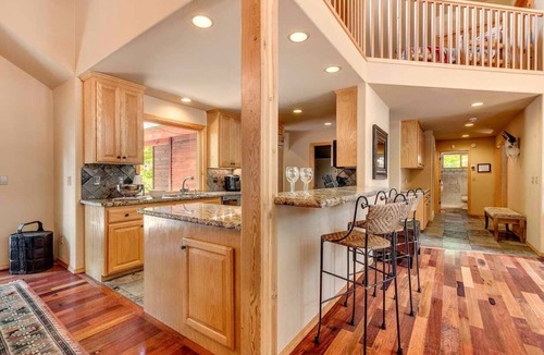 Truckee House | Beautiful Home with Hot Tub, Access to Tahoe Donner Amenities & Dogs OK