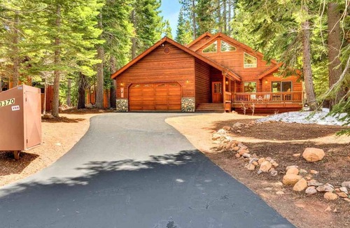 Truckee House | Beautiful Home with Hot Tub, Access to Tahoe Donner Amenities & Dogs OK