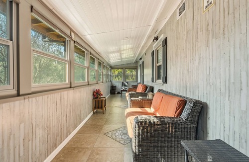Fair Oaks Cabin | Beautiful house by the river and the villager