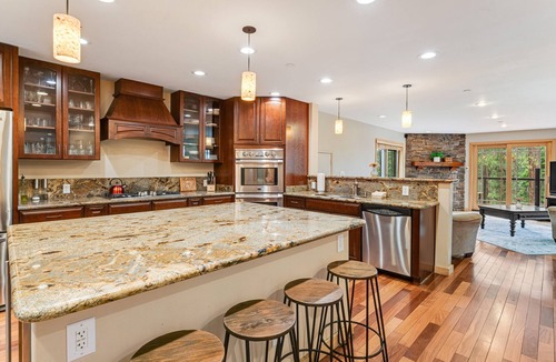 Lower Kingsbury House | Beautiful house by the mountains, beach & skiing with private hot tub, sleeps 10