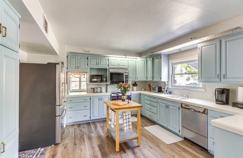 Kernville House | Beautiful Kernville Home w/Game Room & Mtn Views!