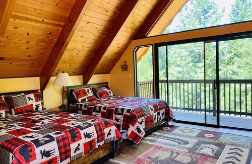Placerville Ski Chalet | Beautiful Mountain Chalet- Sierra Tahoe Area
