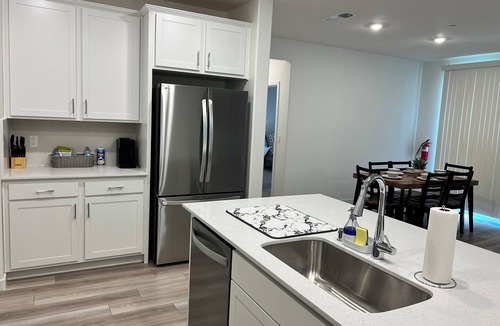 Elk Grove House | Beautiful New Home in Elk Grove - Cool Getaway