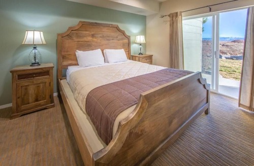 Genoa Resort | Beautiful One Bedroom Suite at Holiday Inn David Walley's Resort. Amazing Views!