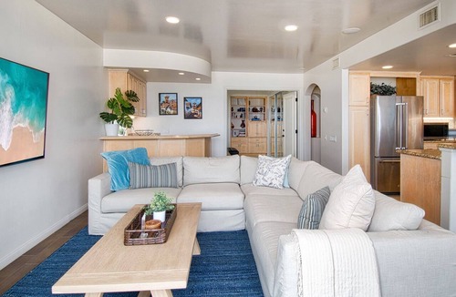 Santa Ana Heights Condo | Beautiful, one-of-a-kind upper unit with incredible roof-top deck with hot tub