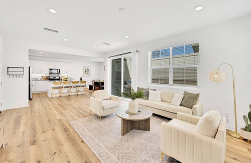 Eastvale Downs House | Beautiful Remodeled Home Perfect for Friends/Families Close 2 Airports