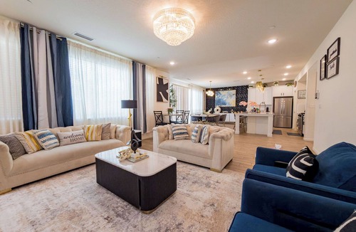 Raisin House | Beautiful, Spacious 5 bedrooms for large group