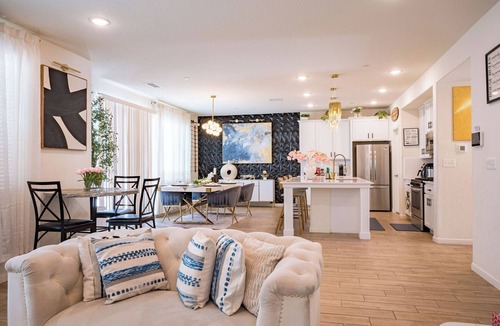 Raisin House | Beautiful, Spacious 5 bedrooms for large group