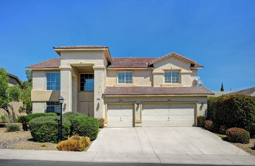 Spring Mountain Ranch House | Beautiful Spacious 5-bedroom bungalow in vibrant Las Vegas with WiFi, AC