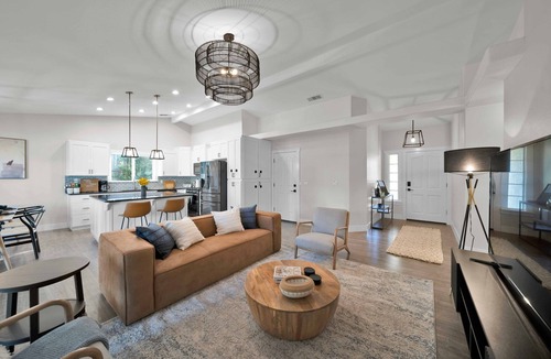 Redding House | BEAUTIFUL & SPACIOUS | HUGE BACKYARD | POOL | HAMMOCK | EV CHARGER | INDOOR FIRE
