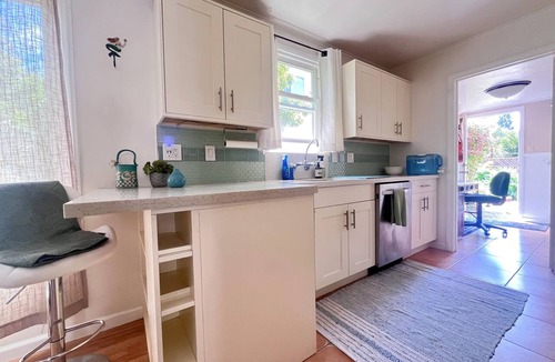 Soquel House | Beautiful Sunny Garden Cottage