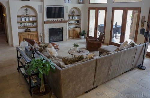 San Miguel House | Beautiful Tuscan Vineyard Estate