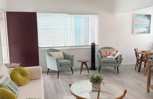 Belmont Shore Apartment | Beautiful unit in the heart of Belmont Shores!