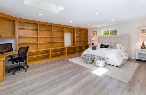 Canoga Park Villa | Beautiful villa with pool and jacuzzi