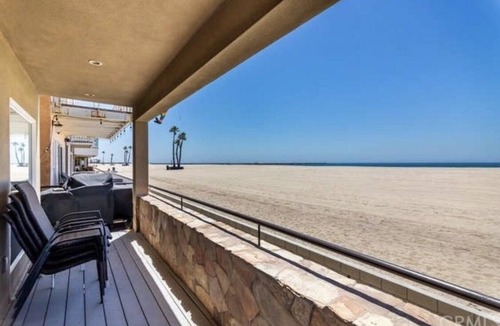Old Towne Apartment | Beautiful Waterfront Seal Beach Rental