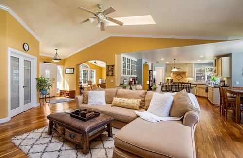 Templeton House | Behind The Red Door/Pool/Middle of Wine Country/Private/Gated/Pool Table