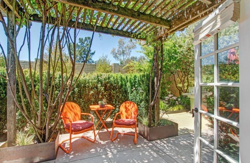 Sonoma House | Bella @ Bungalows 313 - Half a block off the Historic Sonoma Plaza
